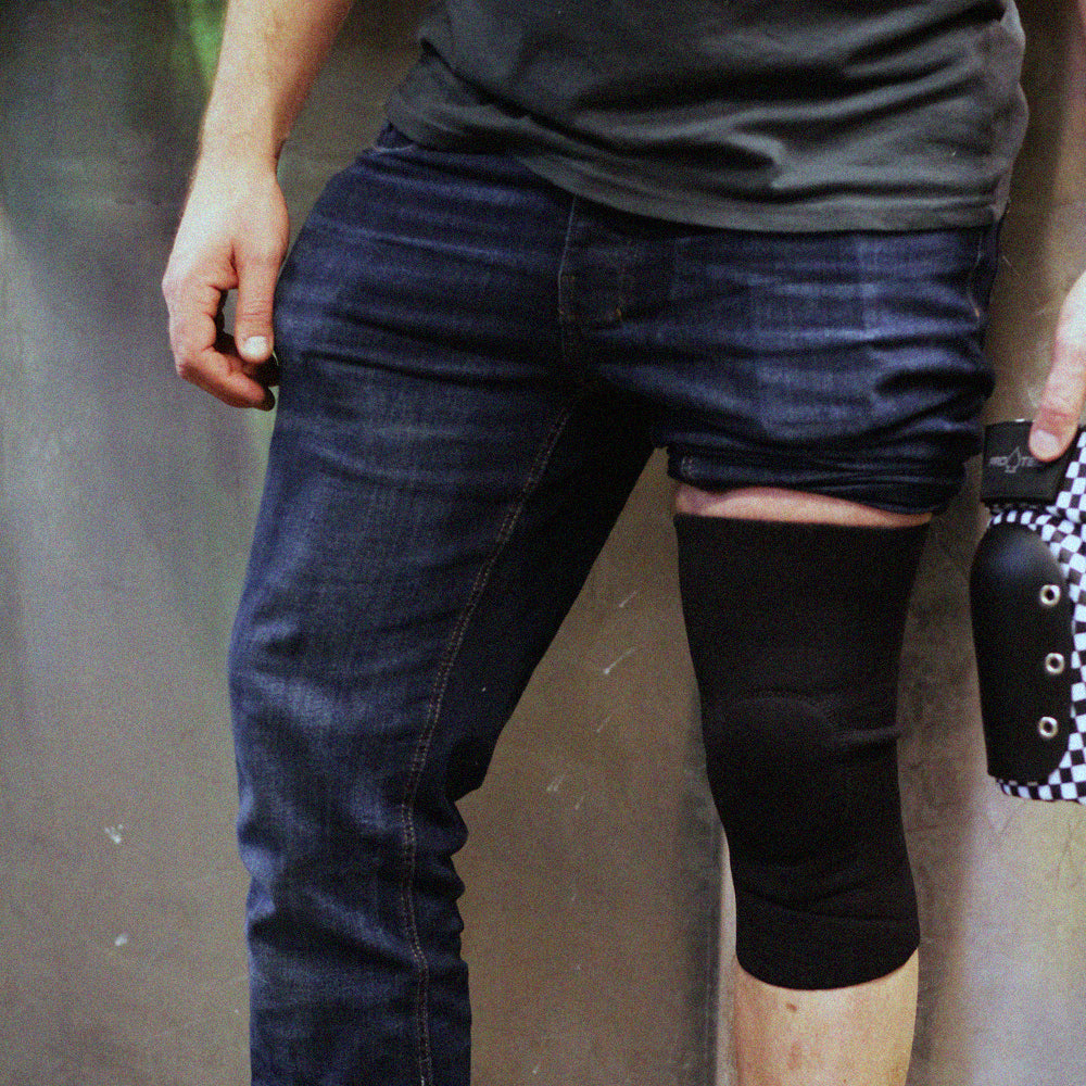 Knee Gasket Black